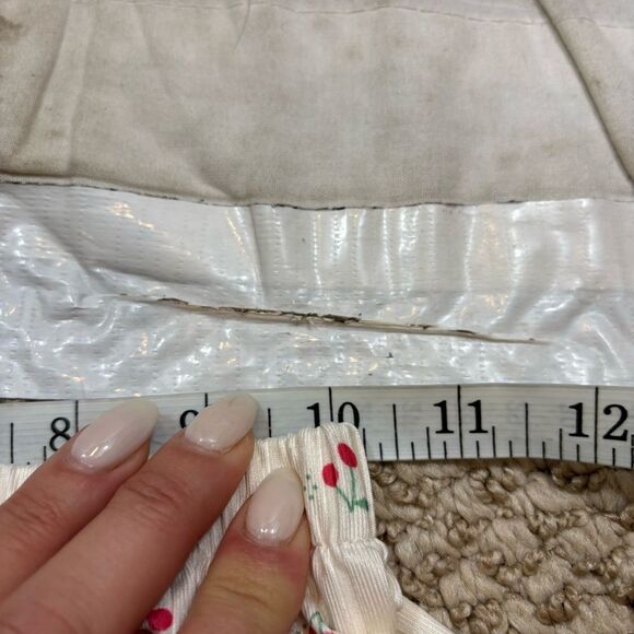 Ladies Off White and Cherry Print Loung Shorts Size Smalll - Picture 6 of 6